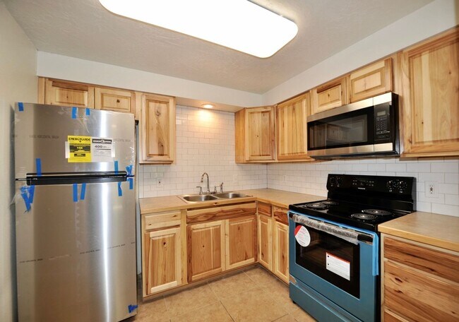 Building Photo - 1526 E Mary Ln