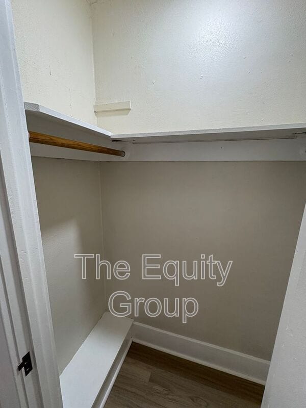 Building Photo - 209 E 11th St