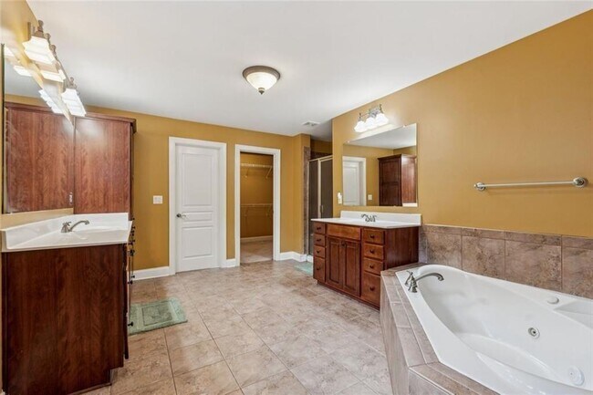 Building Photo - 410 After Glow Smt