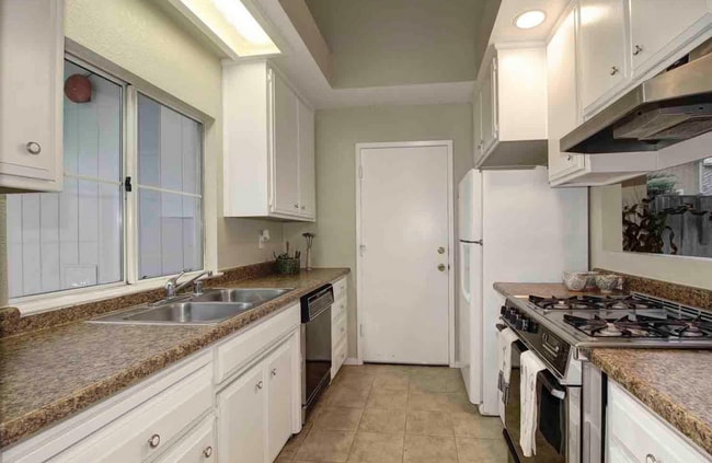 Building Photo - South Davis Charming Home