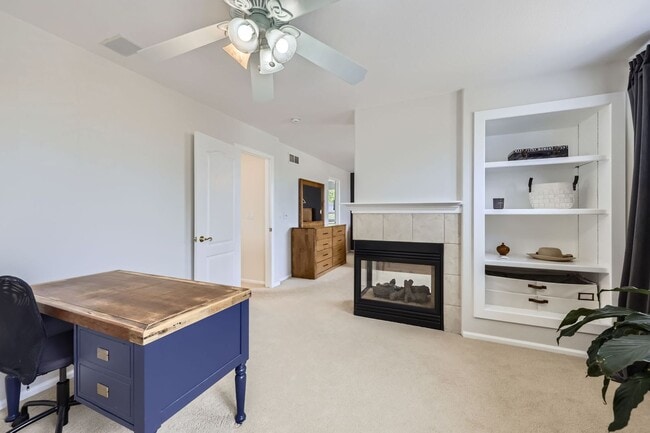 Building Photo - Walkability, Space, and Sunshine: 4Bd Home...