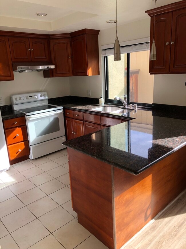 Building Photo - 818 Juno Ln