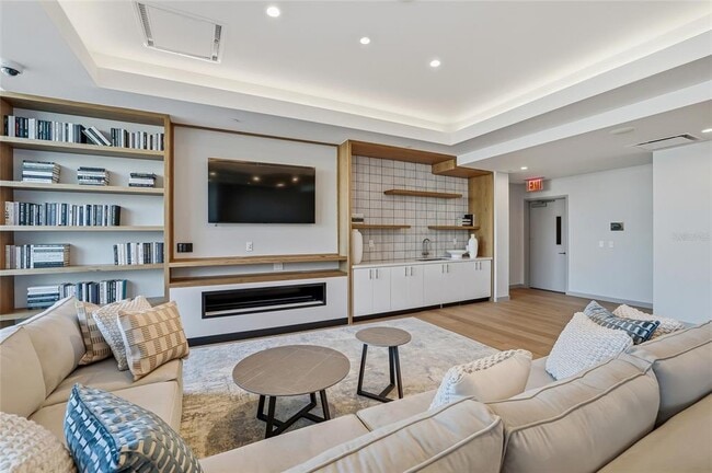 Building Photo - 400 Central Ave