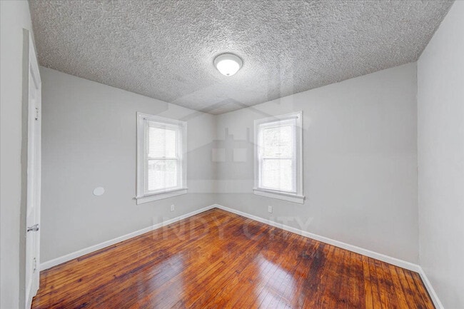 Building Photo - 919 N Bradley Ave