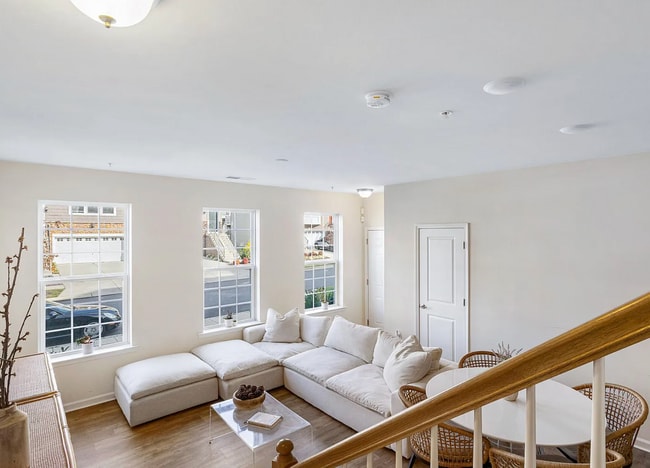 Building Photo - 6907 Stoddert Ln