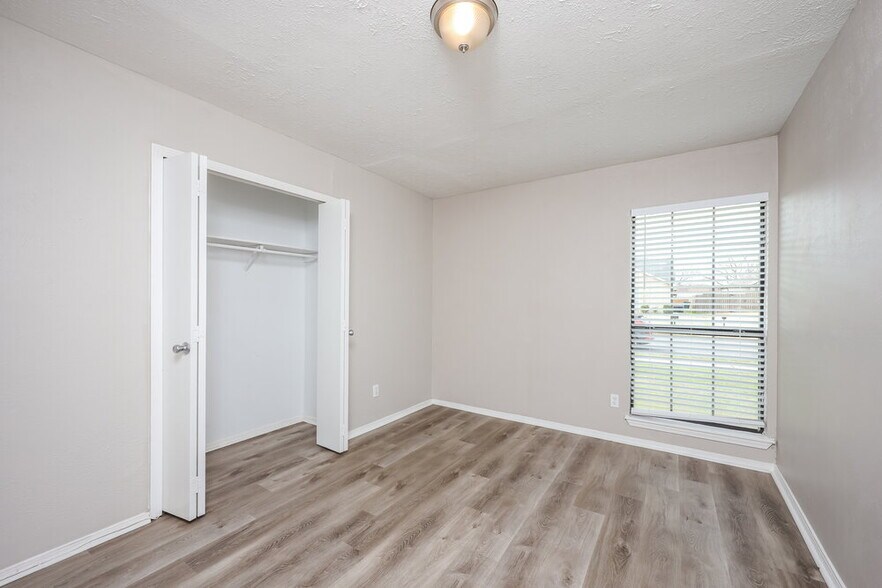Building Photo - 5322 Brookport Dr