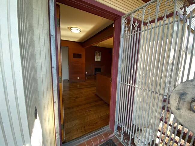 Building Photo - 67 Parkwood Dr