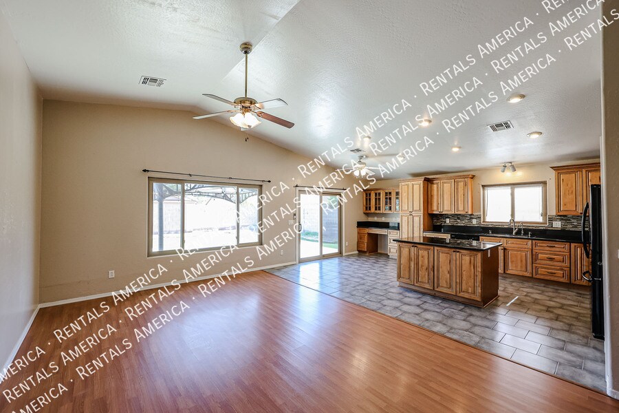 Building Photo - 9714 W Heber Rd