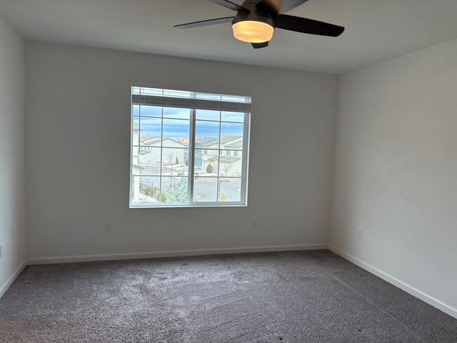 Building Photo - Low Maintenance 3 Bedroom Home in South Reno!