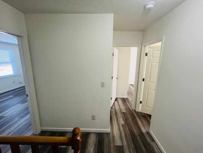 Building Photo - * RE-RENTAL AVAILABLE 4/6/26 * 3 Bedroom 2.5 Bath Townhouse