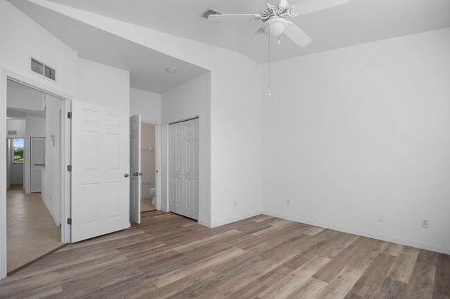 Building Photo - Beautiful 3-bedroom, 2-bathroom in Gated community located in Fort Myers