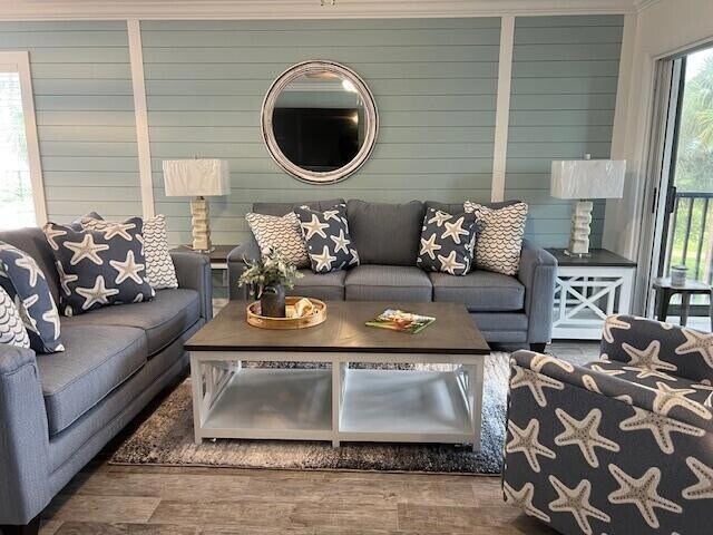 Building Photo - 275 Palm Ave