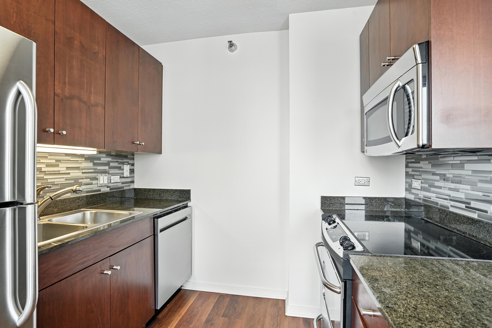 Building Photo - 504 N Kingsbury St