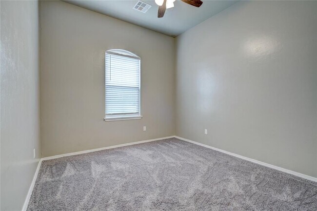 Building Photo - 2023 Westbury Dr