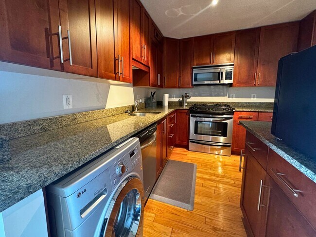 Building Photo - Welcome to Takoma Overlook! Furnished 1br 1ba condo