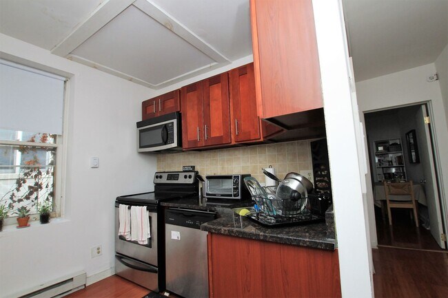 Building Photo - 454 E Girard Ave