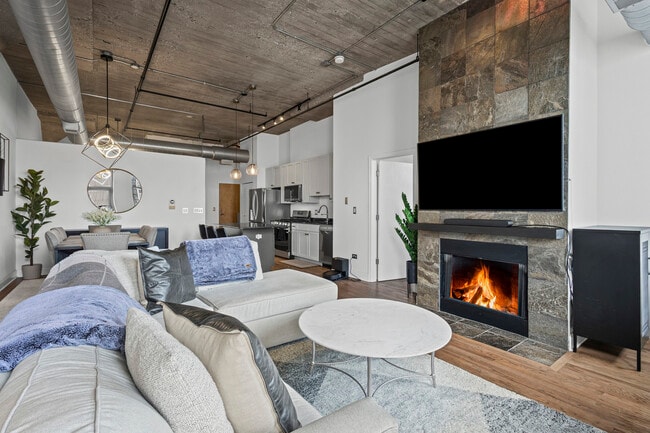 Building Photo - 758 N Larrabee St