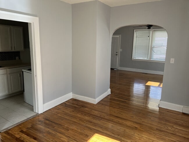 Building Photo - 1332 Custer St