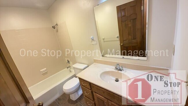Building Photo - Beautiful 4 Bedroom 2.5 Bathroom in Olathe