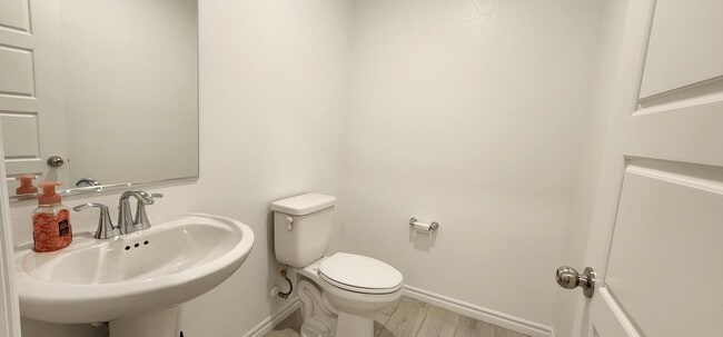 Building Photo - 6139 Rathbone St