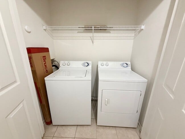 Building Photo - Ground-Level 3-Bedroom Condo in the Gated ...