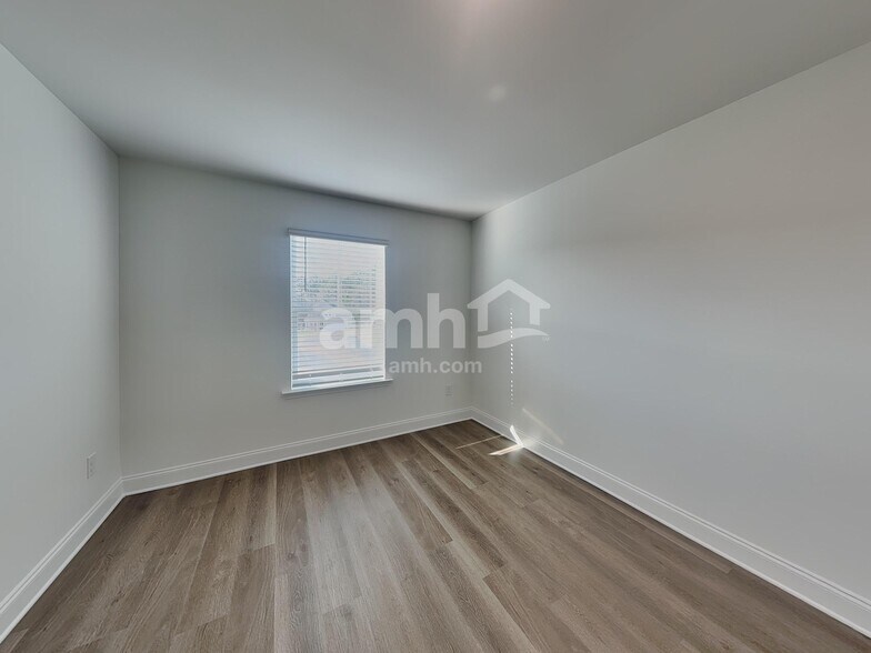 Building Photo - 1203 Livengood Wy