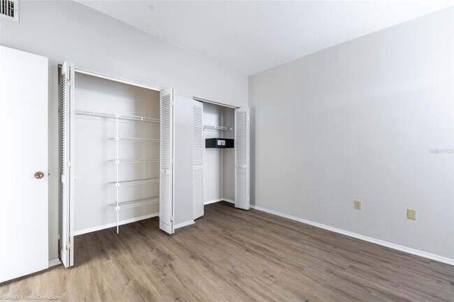 Building Photo - 1750 Jamaica Way