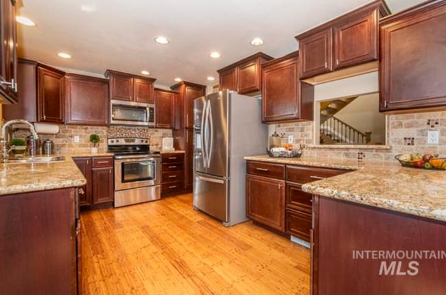 Building Photo - Gorgeous Updated Home in the Heart of Eagl...