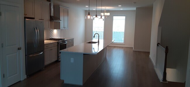 2d floor kitchen and dining room - 4919 Settlers Market Blvd