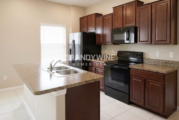 Building Photo - 5568 Mercado Dr