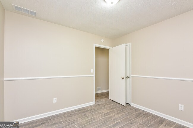 Building Photo - 2755 Stanton Woods Dr SE