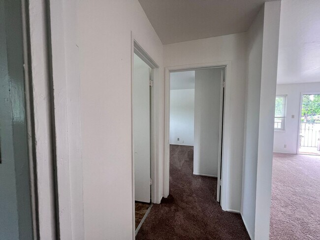Building Photo - EBS T 1172-1176