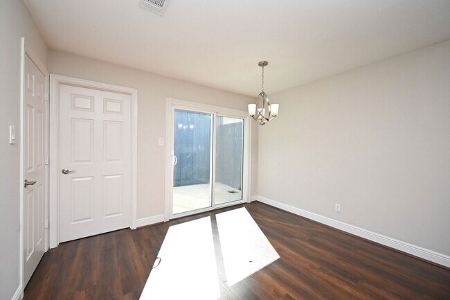 Building Photo - 414 Fox Briar Ln