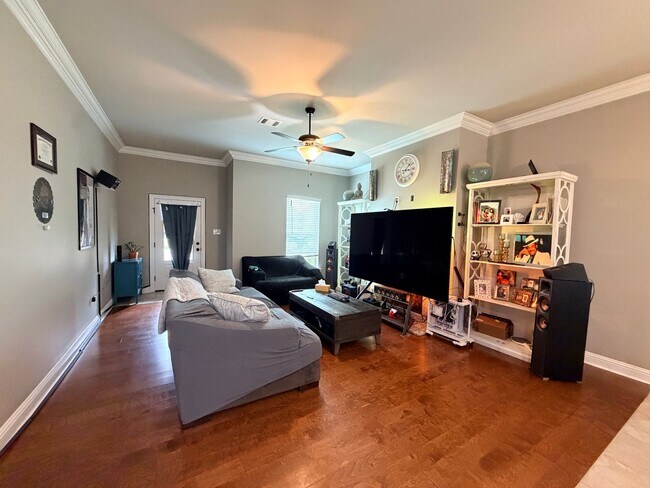 Building Photo - Gated Community with community pond.... Minutes to Barksdale Air Force Base...