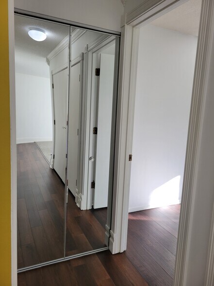 Mirrored Hall Closet - 4575 W 80th Street Cir