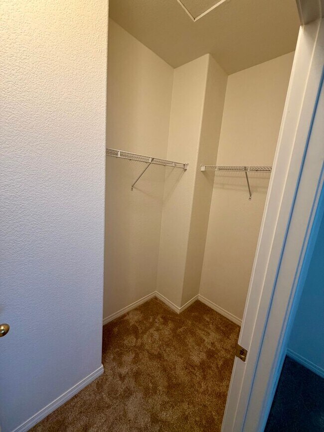 Building Photo - Beautiful 4bd 2.5ba  Murrieta Home with large yard!