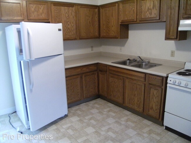 Building Photo - 3004 S 68th Ct