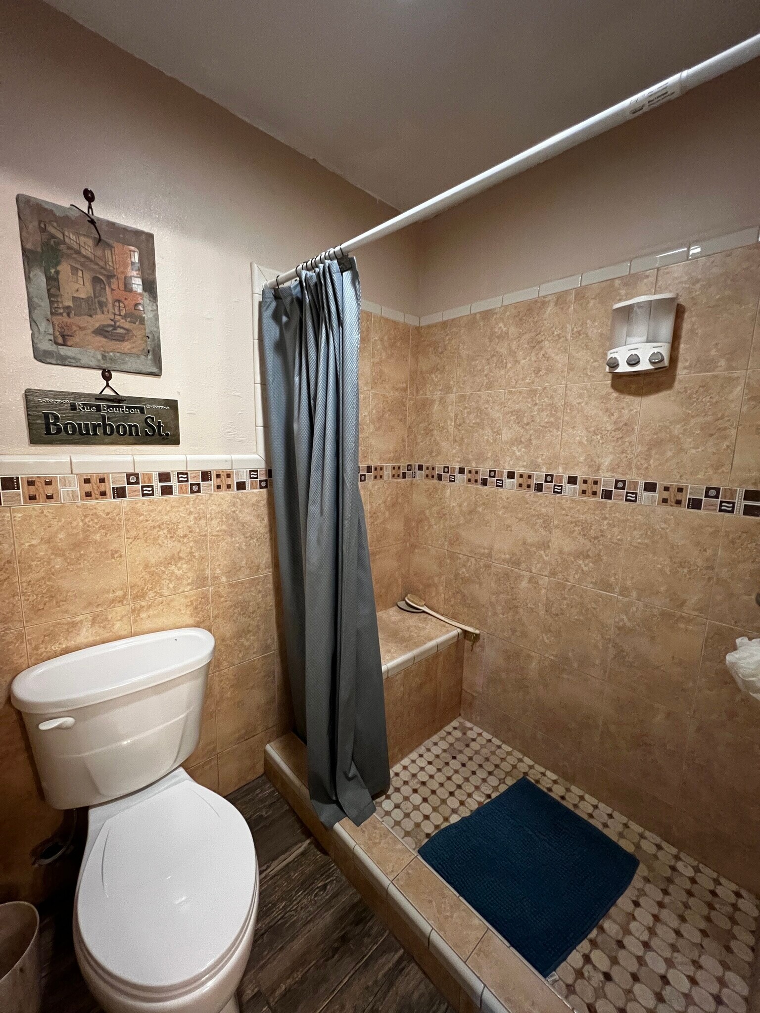 Building Photo - 603 Continental Dr