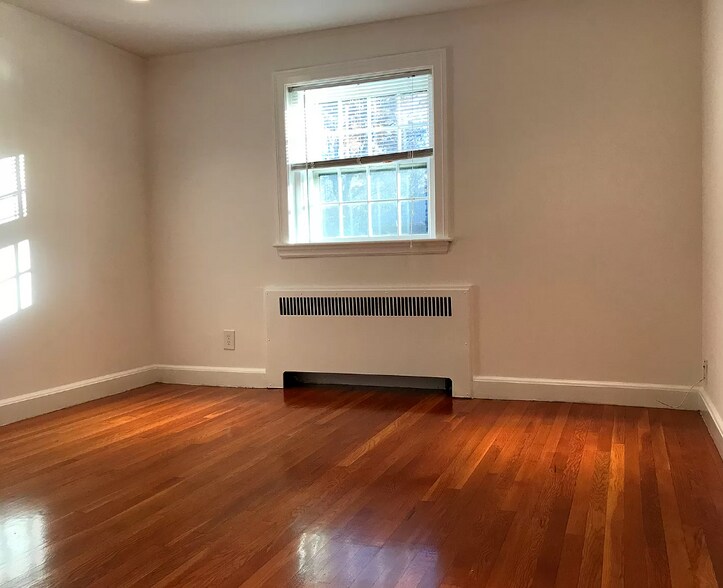 Building Photo - 67 Wyman St