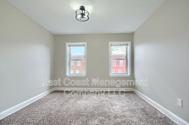 Building Photo - 1527 N Stricker St