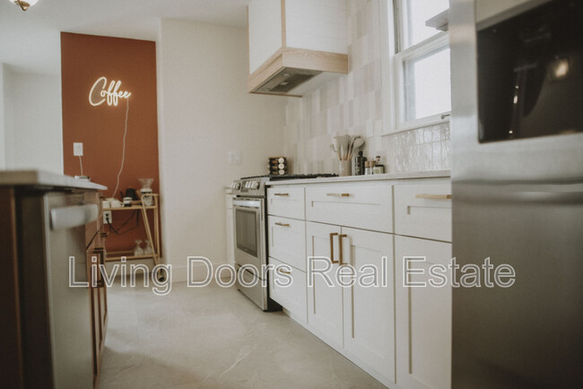 Building Photo - 701 D St