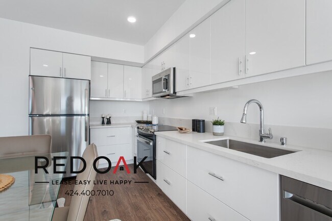 Building Photo - 1011-1013 Everett St-B-213