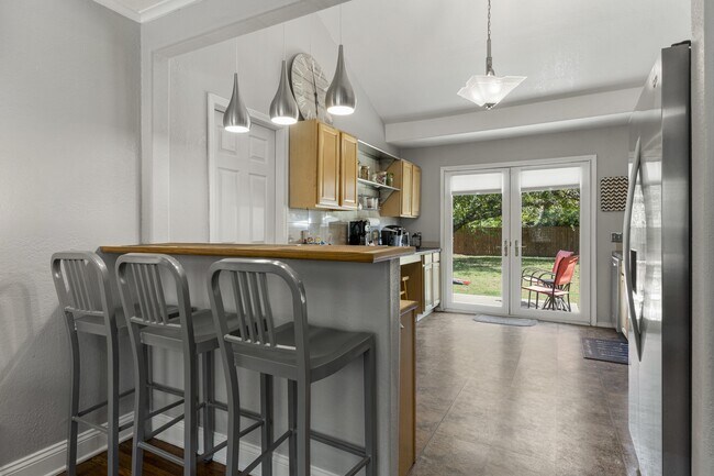 Building Photo - 4911 S Cincinnati Ave