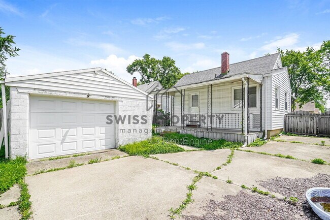 Building Photo - 3381 Norwood St