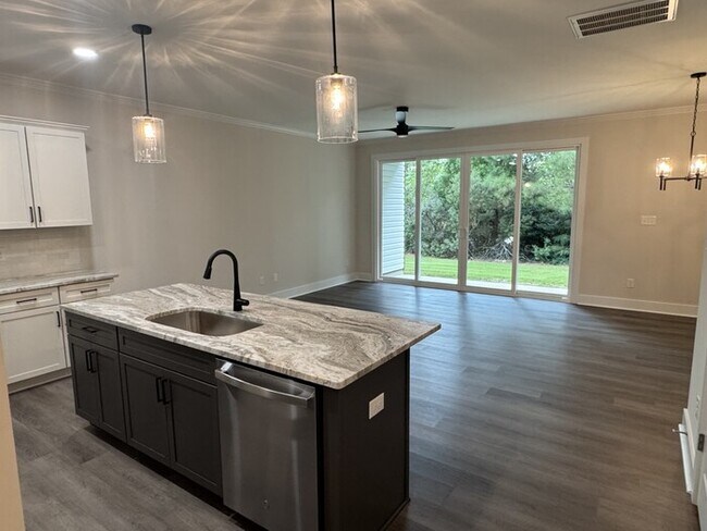 Building Photo - 3 Bed 2.5 Bath Brand New Townhome