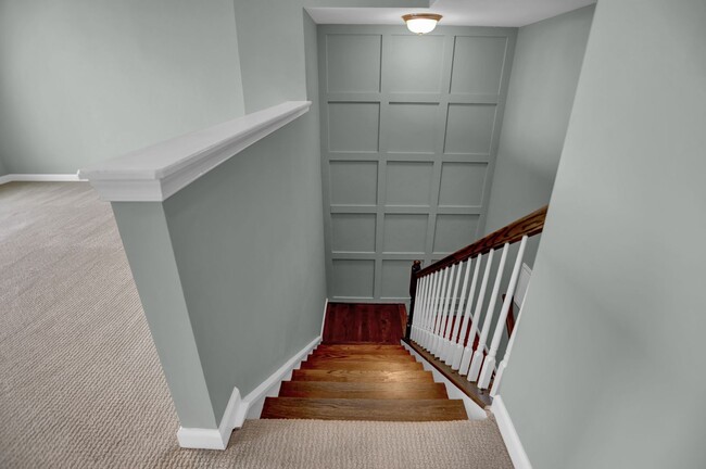 Building Photo - Stunning Townhome with Water Views!