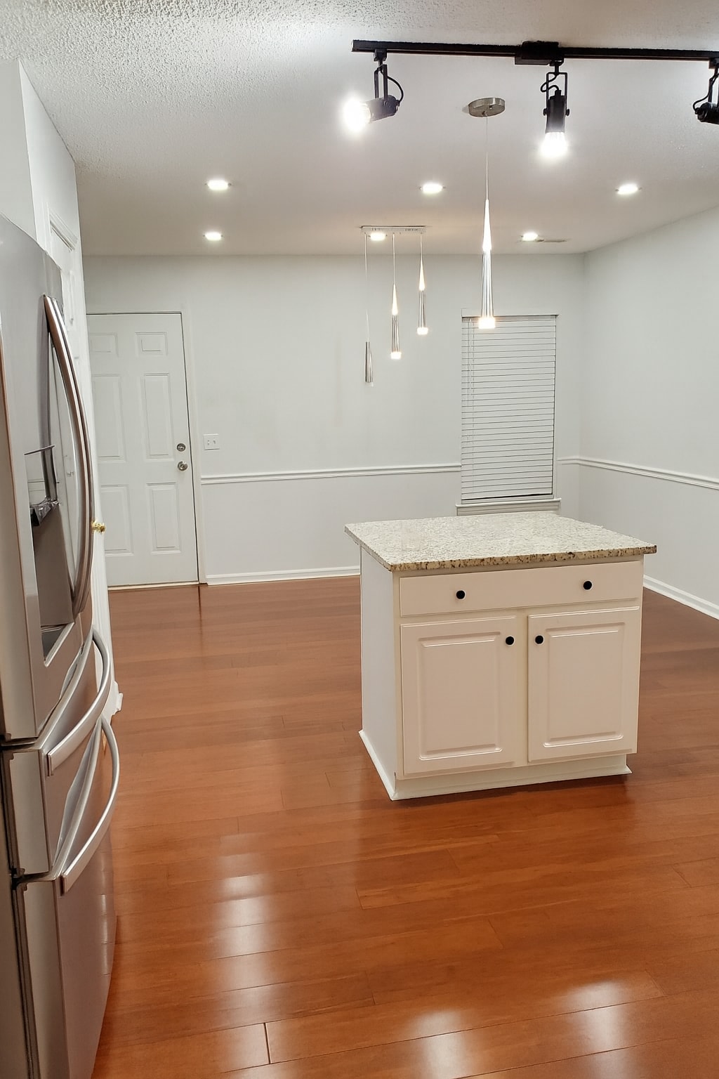 Building Photo - 6 Valley Glen Ct