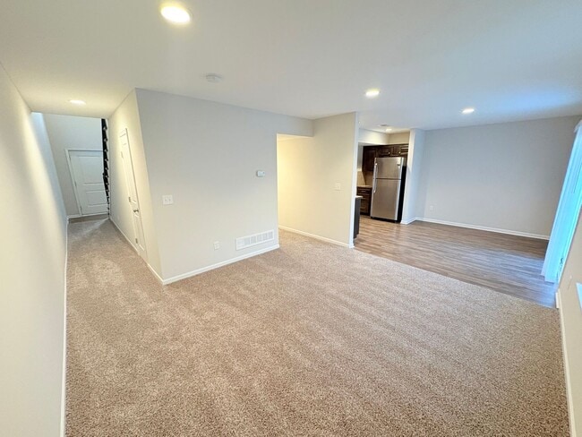 Building Photo - 3 Bedroom | 2.5 Bath | 2-Car Garage in Gra...