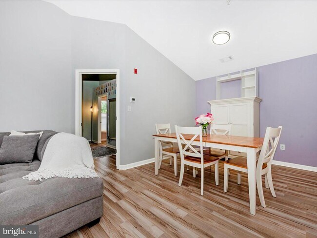 Building Photo - 2501 Coach House Way