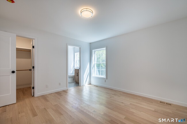 Building Photo - 330 Pleasantview Ave